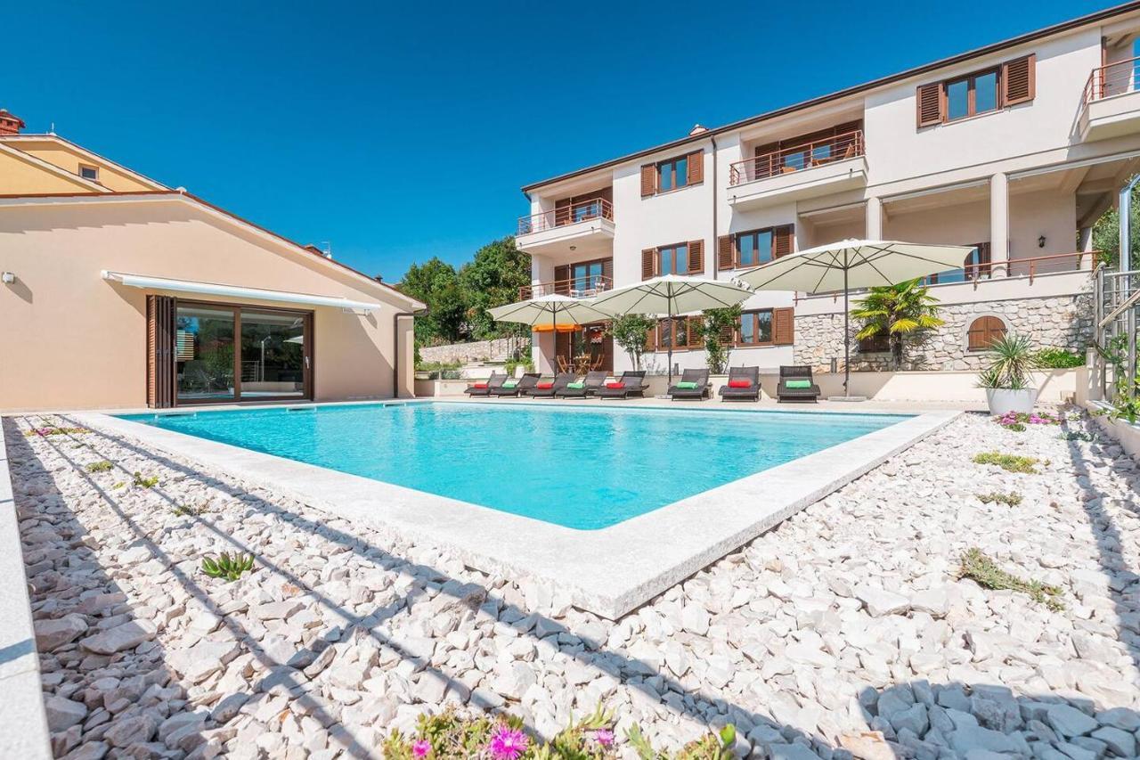 E&T Apartments With A Beautiful Pool Rabac Ngoại thất bức ảnh