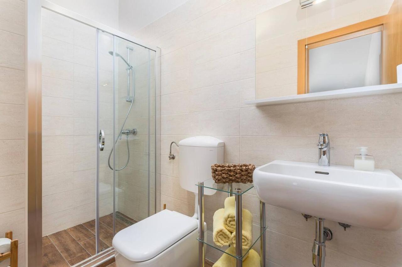 E&T Apartments With A Beautiful Pool Rabac Ngoại thất bức ảnh