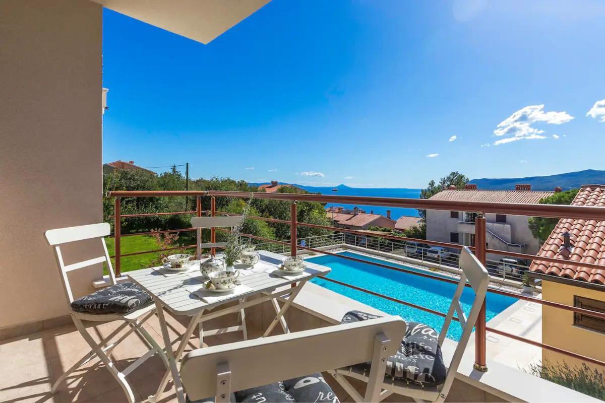 E&T Apartments With A Beautiful Pool Rabac Phòng bức ảnh