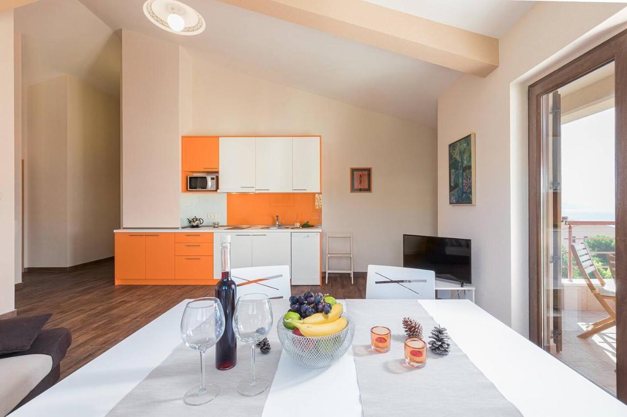 E&T Apartments With A Beautiful Pool Rabac Ngoại thất bức ảnh