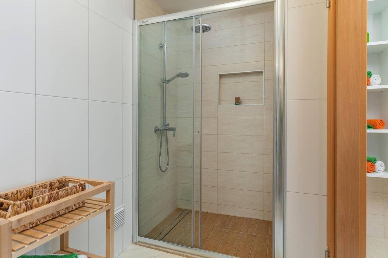 E&T Apartments With A Beautiful Pool Rabac Ngoại thất bức ảnh