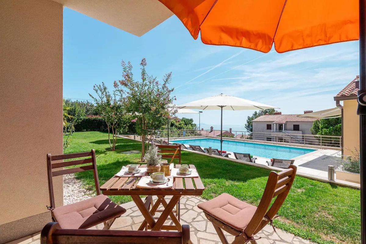 E&T Apartments With A Beautiful Pool Rabac Ngoại thất bức ảnh