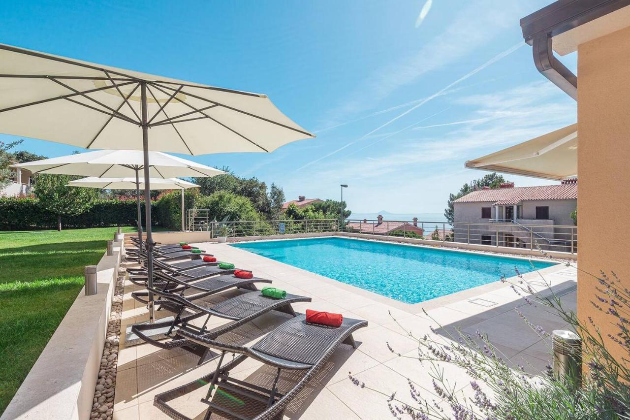 E&T Apartments With A Beautiful Pool Rabac Ngoại thất bức ảnh