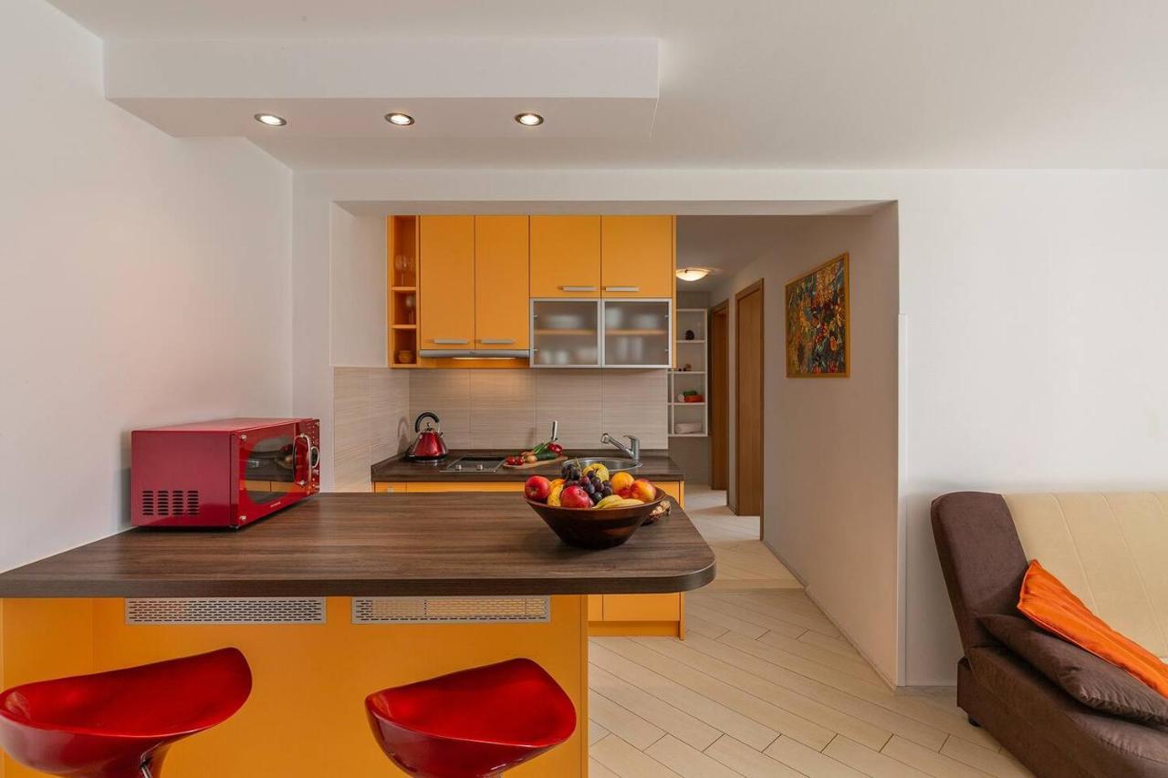 E&T Apartments With A Beautiful Pool Rabac Ngoại thất bức ảnh