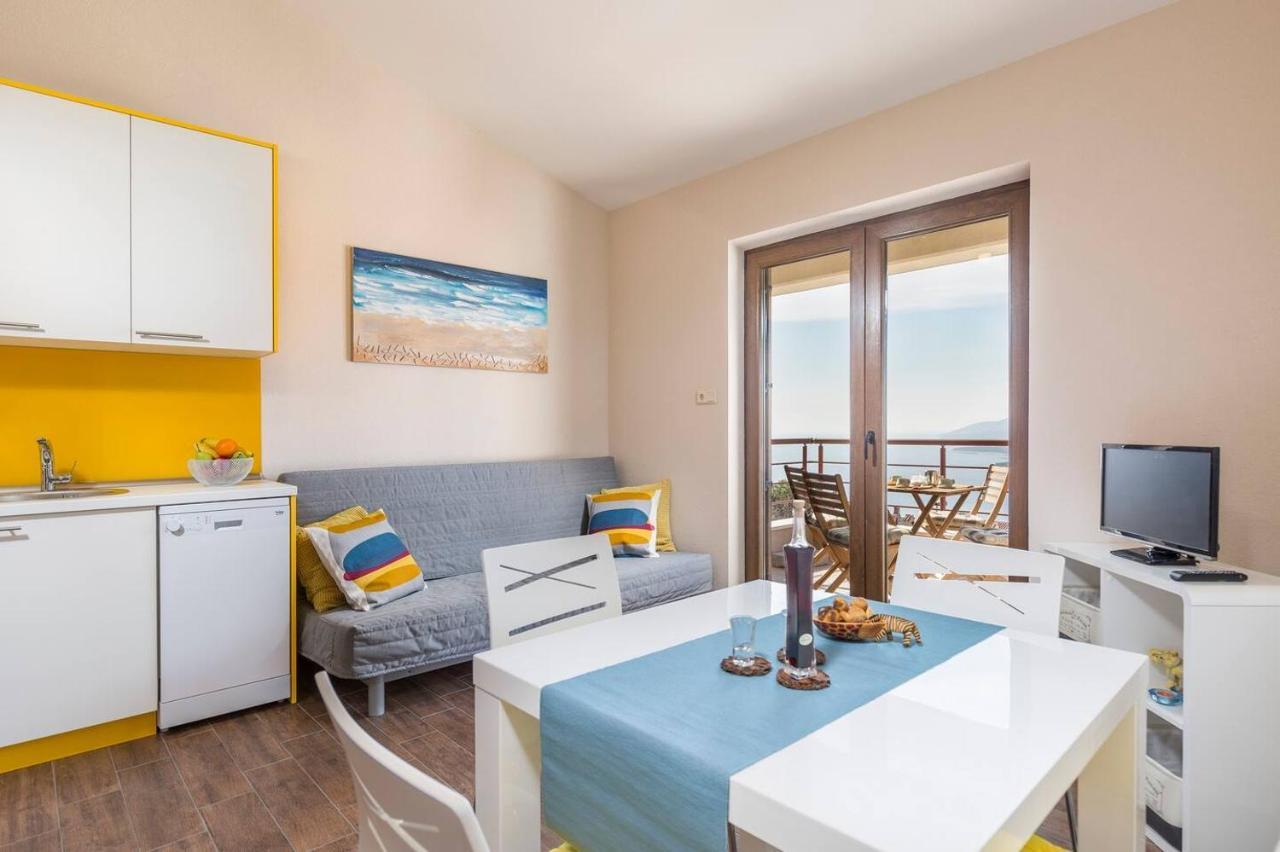 E&T Apartments With A Beautiful Pool Rabac Ngoại thất bức ảnh