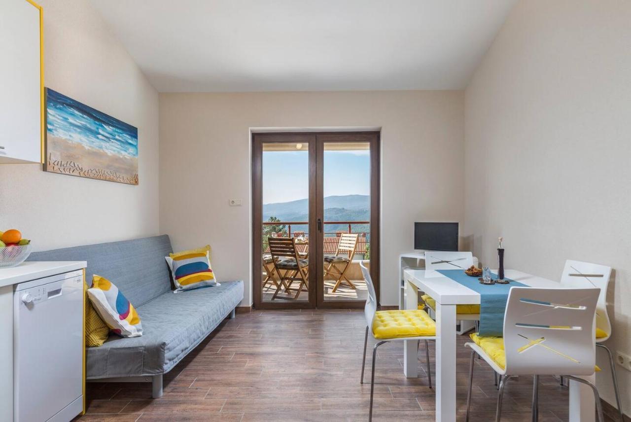 E&T Apartments With A Beautiful Pool Rabac Ngoại thất bức ảnh