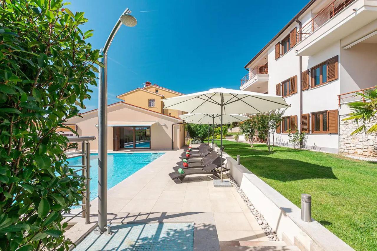 E&T Apartments With A Beautiful Pool Rabac Ngoại thất bức ảnh
